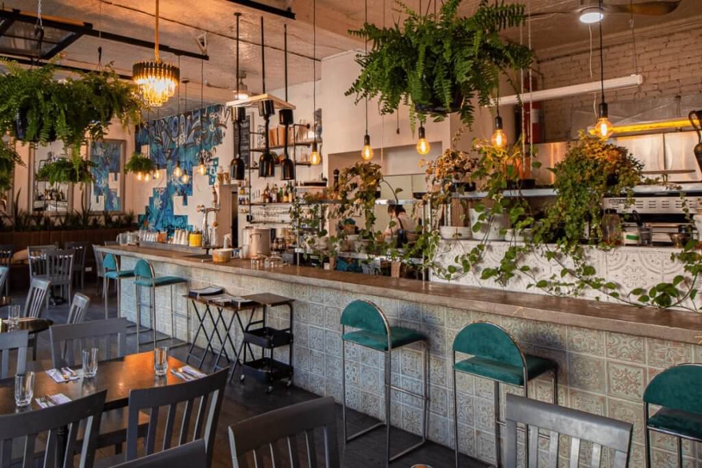 Intérieur du restaurant Antipode, brunch sur le Plateau à Montréal