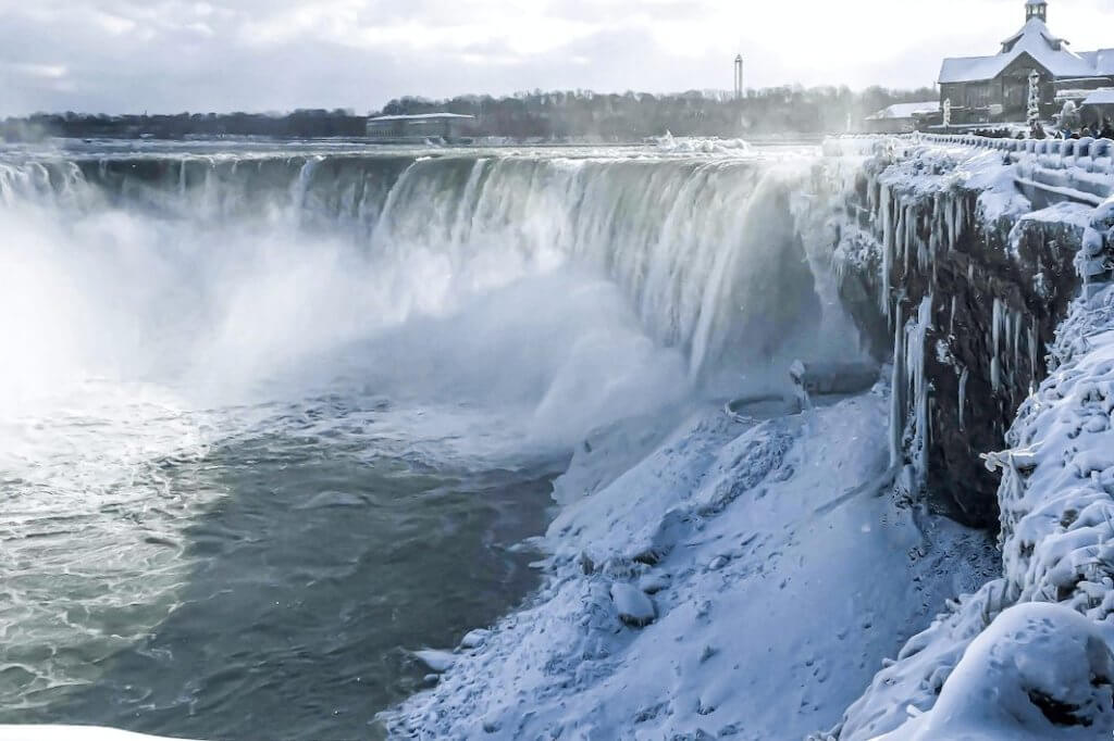 Les chutes du Niagara gelées en hiver