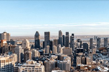 Vue panoramique sur les gratte-ciel du centre-ville de Montréal