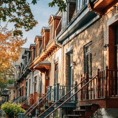 Escaliers extérieurs typiques du Plateau-Mont-Royal à Montréal
