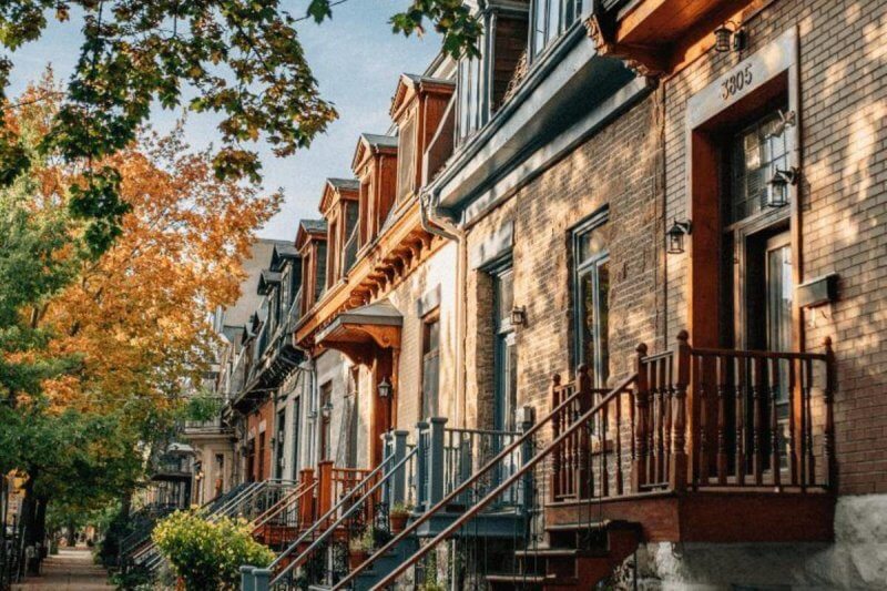 Escaliers extérieurs typiques du Plateau-Mont-Royal à Montréal
